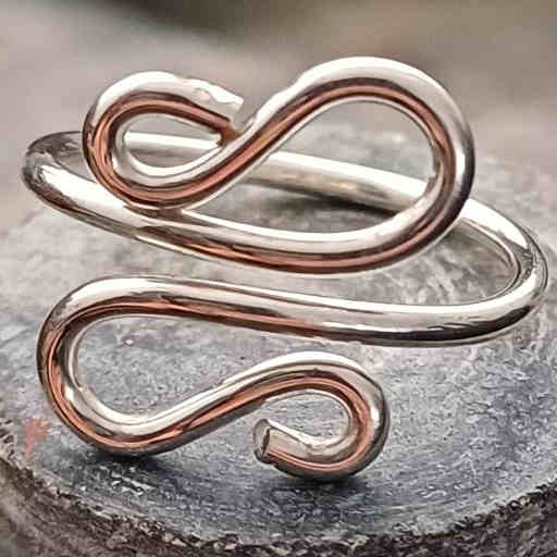 Chantal mazuy, bague en s en fil d'argent 