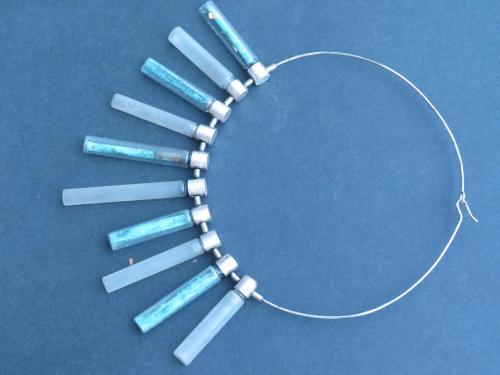 Collier argent, verre, cuivre oxydé.