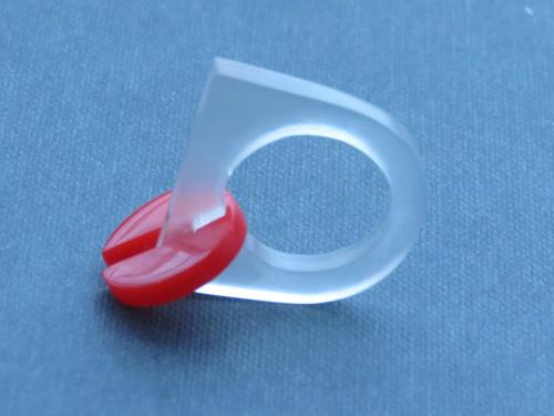 Bague en plexi modulable.